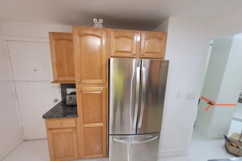 Снять в аренду кондоминиум в Норт-Майами-Бич, Флорида 3 спальни, 134.71м2, № 1968245 - фото 4