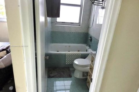 Снять в аренду кондоминиум в Норт-Майами-Бич, Флорида 3 спальни, 134.71м2, № 1968245 - фото 16