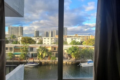 Снять в аренду кондоминиум в Норт-Майами-Бич, Флорида 3 спальни, 134.71м2, № 1968245 - фото 10