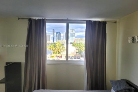 Снять в аренду кондоминиум в Норт-Майами-Бич, Флорида 3 спальни, 134.71м2, № 1968245 - фото 9