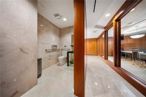 Купить коммерческую недвижимость в Майами, Флорида № 1701448 - фото 12