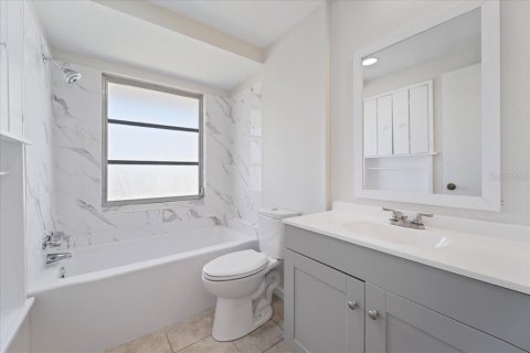 House in Port Charlotte, Florida 2 bedrooms, 117.15 sq.m. № 1602874 - photo 22