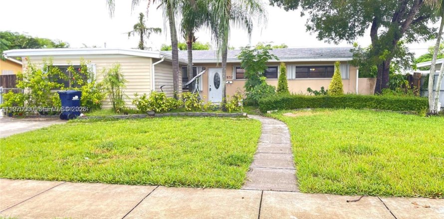 House in Cutler Bay, Florida 5 bedrooms, 181.53 sq.m. № 2046065