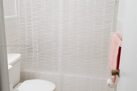 Copropriété à louer à Hallandale Beach, Floride: 1 chambre, 53.88 m2 № 2293838 - photo 17
