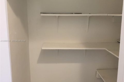 Copropriété à louer à Hallandale Beach, Floride: 1 chambre, 53.88 m2 № 2293838 - photo 8