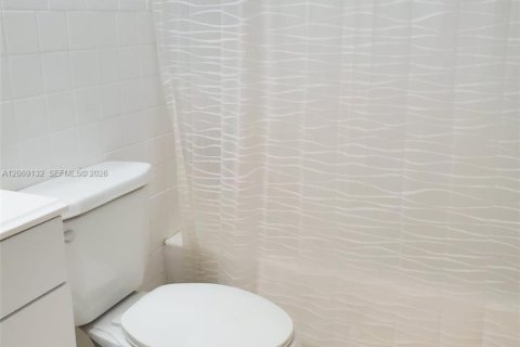 Copropriété à louer à Hallandale Beach, Floride: 1 chambre, 53.88 m2 № 2293838 - photo 5
