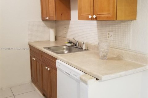 Copropriété à louer à Hallandale Beach, Floride: 1 chambre, 53.88 m2 № 2293838 - photo 14