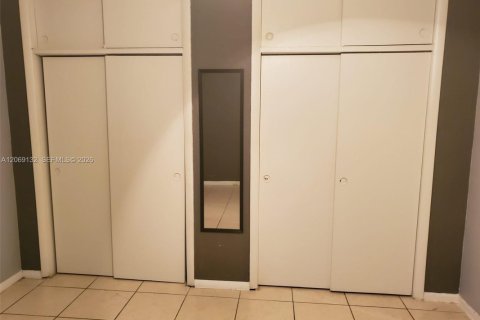 Copropriété à louer à Hallandale Beach, Floride: 1 chambre, 53.88 m2 № 2293838 - photo 7