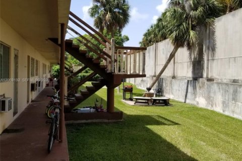 Copropriété à louer à Hallandale Beach, Floride: 1 chambre, 53.88 m2 № 2293838 - photo 21