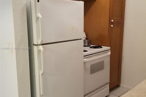 Copropriété à louer à Hallandale Beach, Floride: 1 chambre, 53.88 m2 № 2293838 - photo 15
