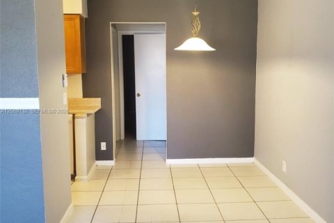 Copropriété à louer à Hallandale Beach, Floride: 1 chambre, 53.88 m2 № 2293838 - photo 11