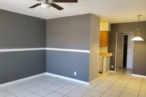 Copropriété à louer à Hallandale Beach, Floride: 1 chambre, 53.88 m2 № 2293838 - photo 10