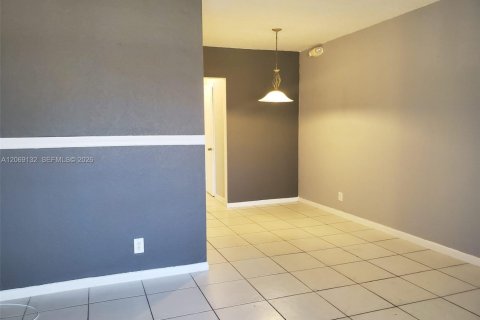 Copropriété à louer à Hallandale Beach, Floride: 1 chambre, 53.88 m2 № 2293838 - photo 3