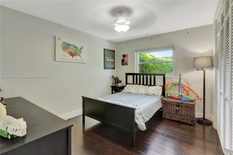 House in Miami, Florida 3 bedrooms, 189.8 sq.m. № 1857237 - photo 18