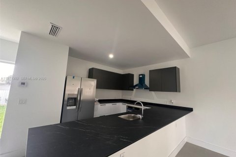 Casa en alquiler en Fort Lauderdale, Florida, 3 dormitorios, 153.29 m2 № 2057835 - foto 3