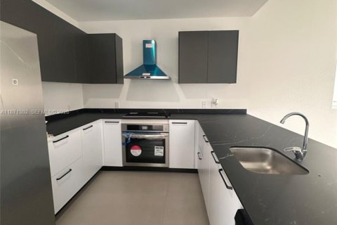 Casa en alquiler en Fort Lauderdale, Florida, 3 dormitorios, 153.29 m2 № 2057835 - foto 4