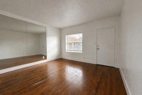 Apartment in Hollywood, Florida 3 rooms, 27.87 sq.m. № 2083396 - photo 2