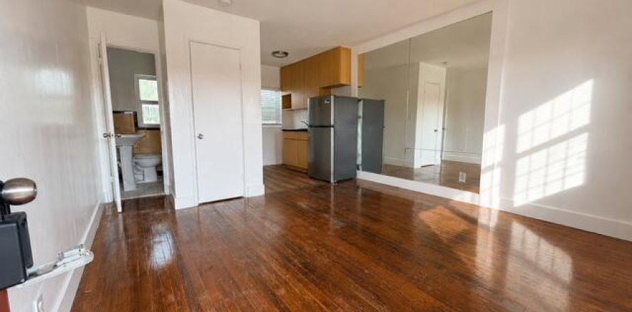 Apartment in Hollywood, Florida 3 rooms, 27.87 sq.m. № 2083396