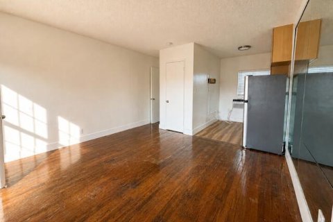 Apartment in Hollywood, Florida 3 rooms, 27.87 sq.m. № 2083396 - photo 3