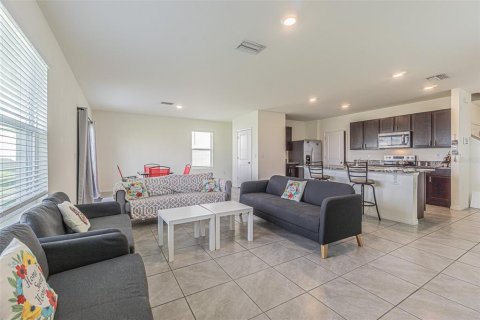 House in San Antonio, Florida 4 bedrooms, 209.96 sq.m. № 1826507 - photo 9