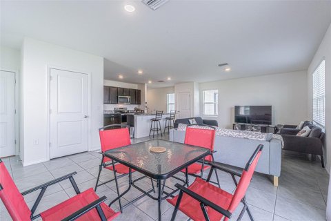 House in San Antonio, Florida 4 bedrooms, 209.96 sq.m. № 1826507 - photo 20