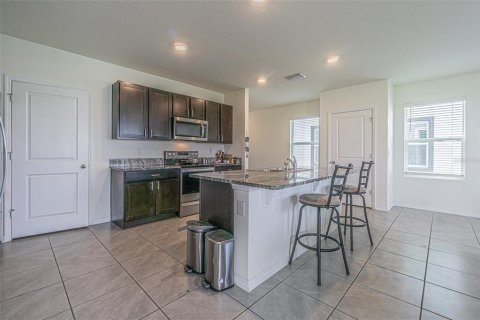 House in San Antonio, Florida 4 bedrooms, 209.96 sq.m. № 1826507 - photo 8