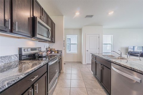 House in San Antonio, Florida 4 bedrooms, 209.96 sq.m. № 1826507 - photo 7