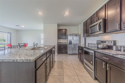 House in San Antonio, Florida 4 bedrooms, 209.96 sq.m. № 1826507 - photo 2