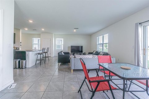 House in San Antonio, Florida 4 bedrooms, 209.96 sq.m. № 1826507 - photo 13