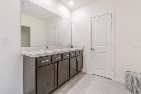 House in San Antonio, Florida 4 bedrooms, 209.96 sq.m. № 1826507 - photo 15