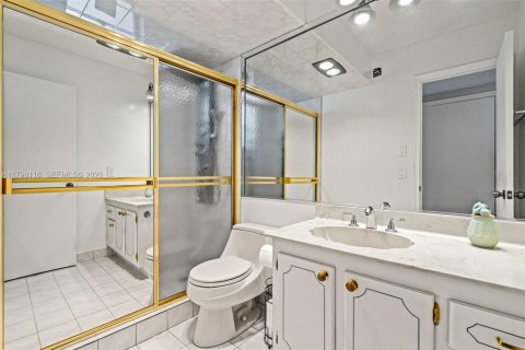 Купить кондоминиум в Халландейл-Бич, Флорида 1 спальня, 78.69м2, № 2079263 - фото 16