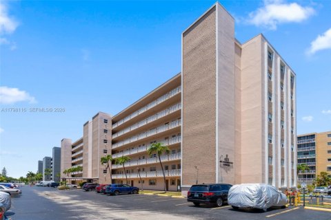 Купить кондоминиум в Халландейл-Бич, Флорида 1 спальня, 78.69м2, № 2079263 - фото 30