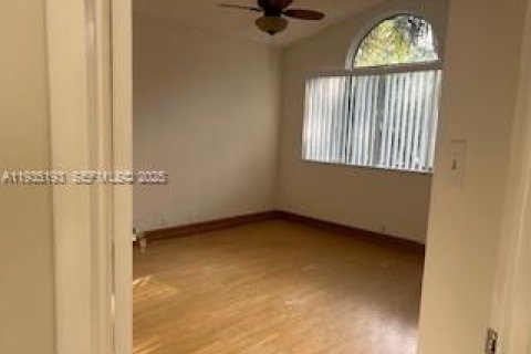 Copropriété à vendre à Miami, Floride: 2 chambres, 121.89 m2 № 1993464 - photo 18
