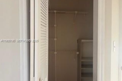 Copropriété à vendre à Miami, Floride: 2 chambres, 121.89 m2 № 1993464 - photo 19