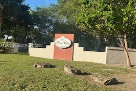 Condo in Miami, Florida, 2 bedrooms № 1993464