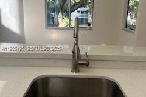 Copropriété à vendre à Miami, Floride: 2 chambres, 121.89 m2 № 1993464 - photo 13