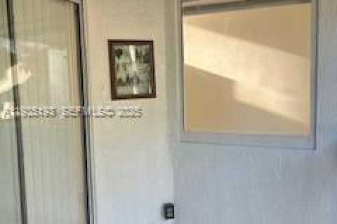 Copropriété à vendre à Miami, Floride: 2 chambres, 121.89 m2 № 1993464 - photo 15