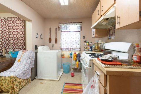 House in Lakeland, Florida 3 bedrooms, 80.64 sq.m. № 1915605 - photo 14