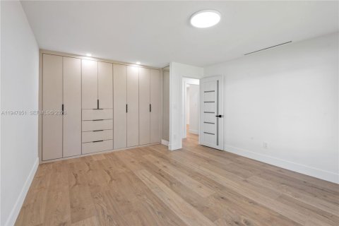 House in Palmetto Bay, Florida 3 bedrooms, 151.34 sq.m. № 2003939 - photo 12