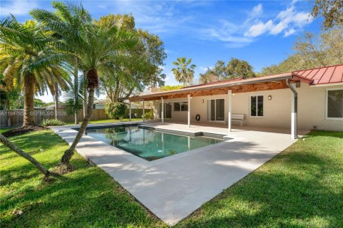 House in Palmetto Bay, Florida 3 bedrooms, 151.34 sq.m. № 2003939 - photo 26