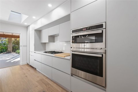 House in Palmetto Bay, Florida 3 bedrooms, 151.34 sq.m. № 2003939 - photo 7