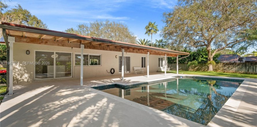House in Palmetto Bay, Florida 3 bedrooms, 151.34 sq.m. № 2003939