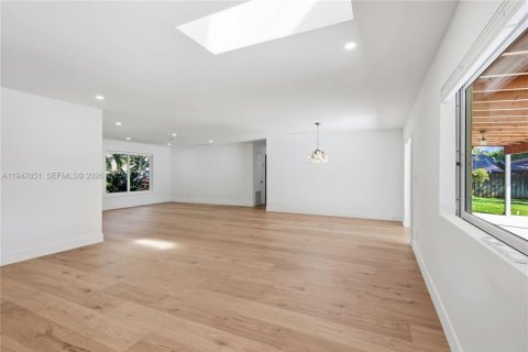 House in Palmetto Bay, Florida 3 bedrooms, 151.34 sq.m. № 2003939 - photo 10