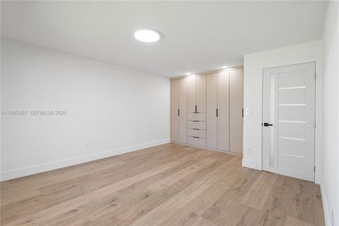 House in Palmetto Bay, Florida 3 bedrooms, 151.34 sq.m. № 2003939 - photo 13