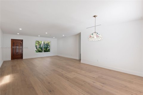 House in Palmetto Bay, Florida 3 bedrooms, 151.34 sq.m. № 2003939 - photo 4