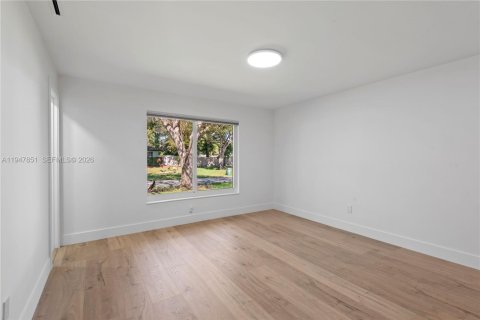 House in Palmetto Bay, Florida 3 bedrooms, 151.34 sq.m. № 2003939 - photo 11