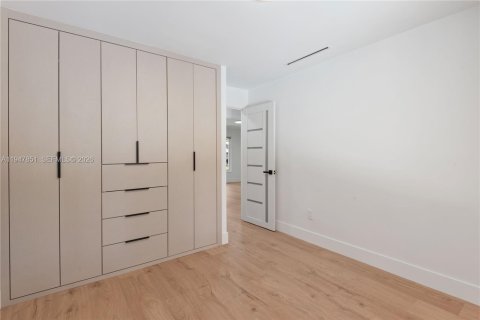 House in Palmetto Bay, Florida 3 bedrooms, 151.34 sq.m. № 2003939 - photo 17