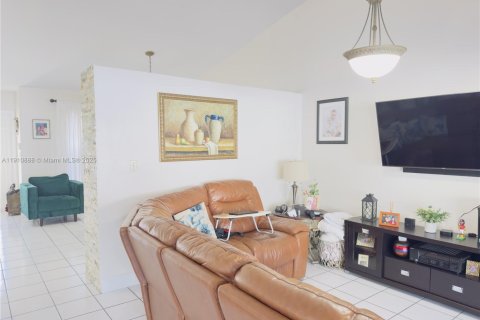Casa en venta en Miami, Florida, 3 dormitorios, 126.72 m2 № 1968411 - foto 18