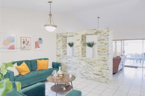 Casa en venta en Miami, Florida, 3 dormitorios, 126.72 m2 № 1968411 - foto 5