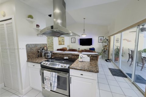 Casa en venta en Miami, Florida, 3 dormitorios, 126.72 m2 № 1968411 - foto 16